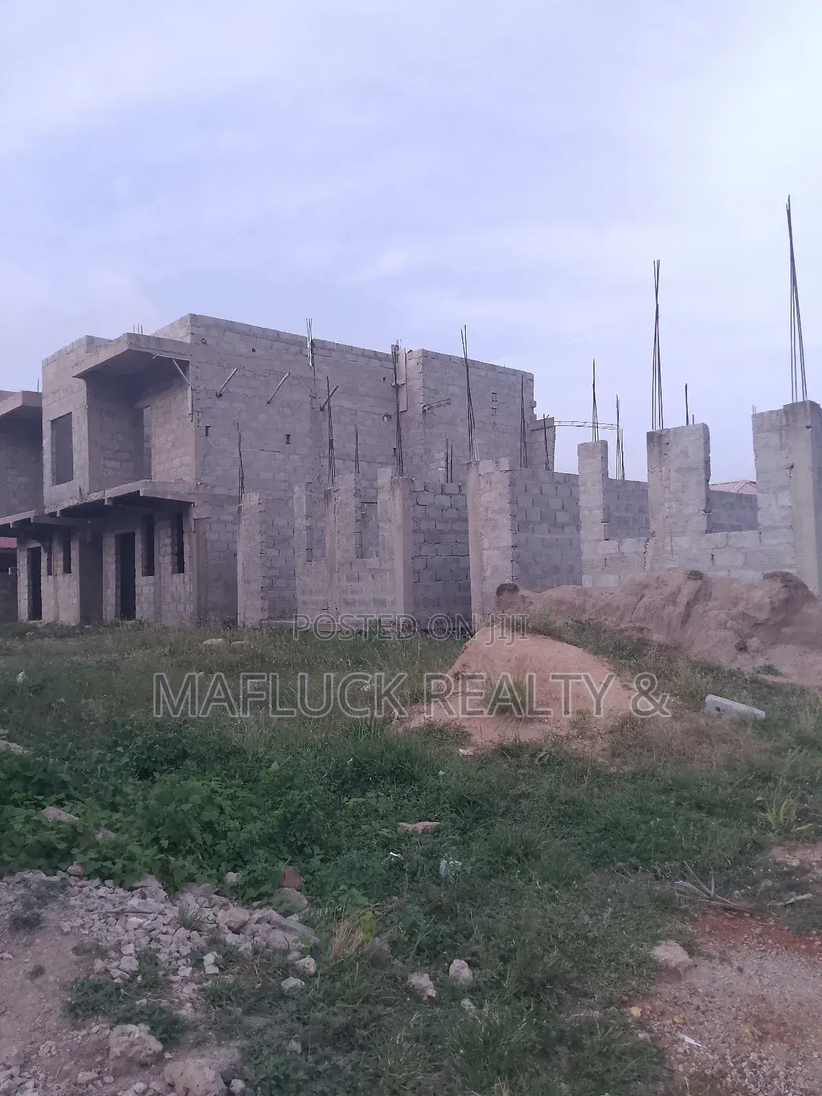 Uncompleted 4 Unit 2 Bedroom Houses in Lake Side Estate