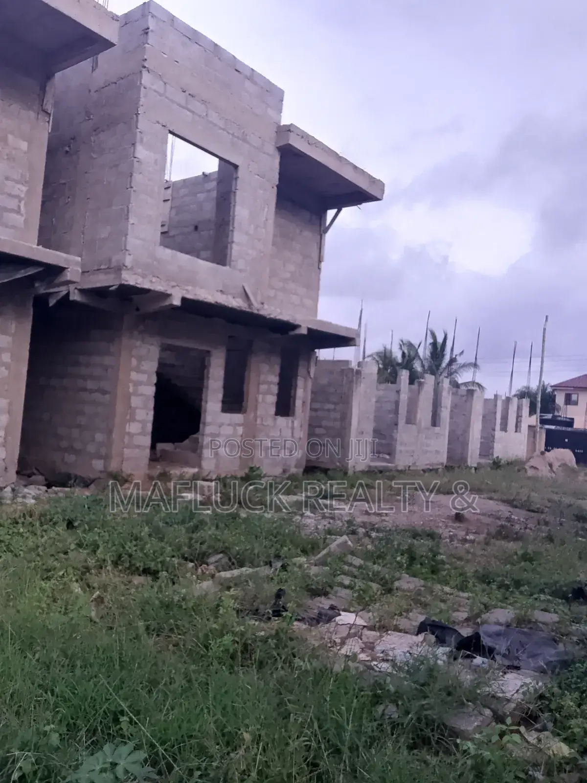 Uncompleted 4 Unit 2 Bedroom Houses in Lake Side Estate