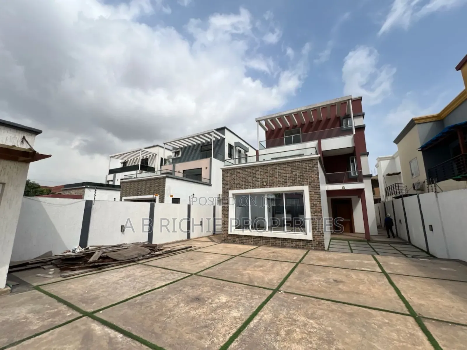 4bdrm Penthouse in Ab Richie Properties, East Legon for sale in East Legon