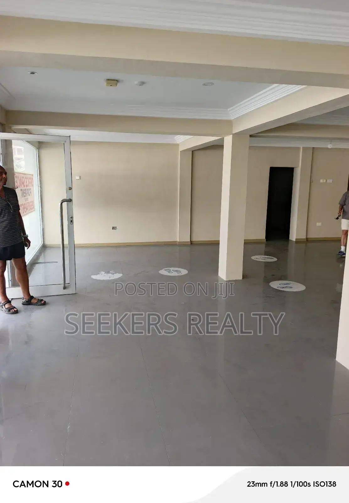 Shop For Rent At Osu Prime Area Near Oxford Street in Osu