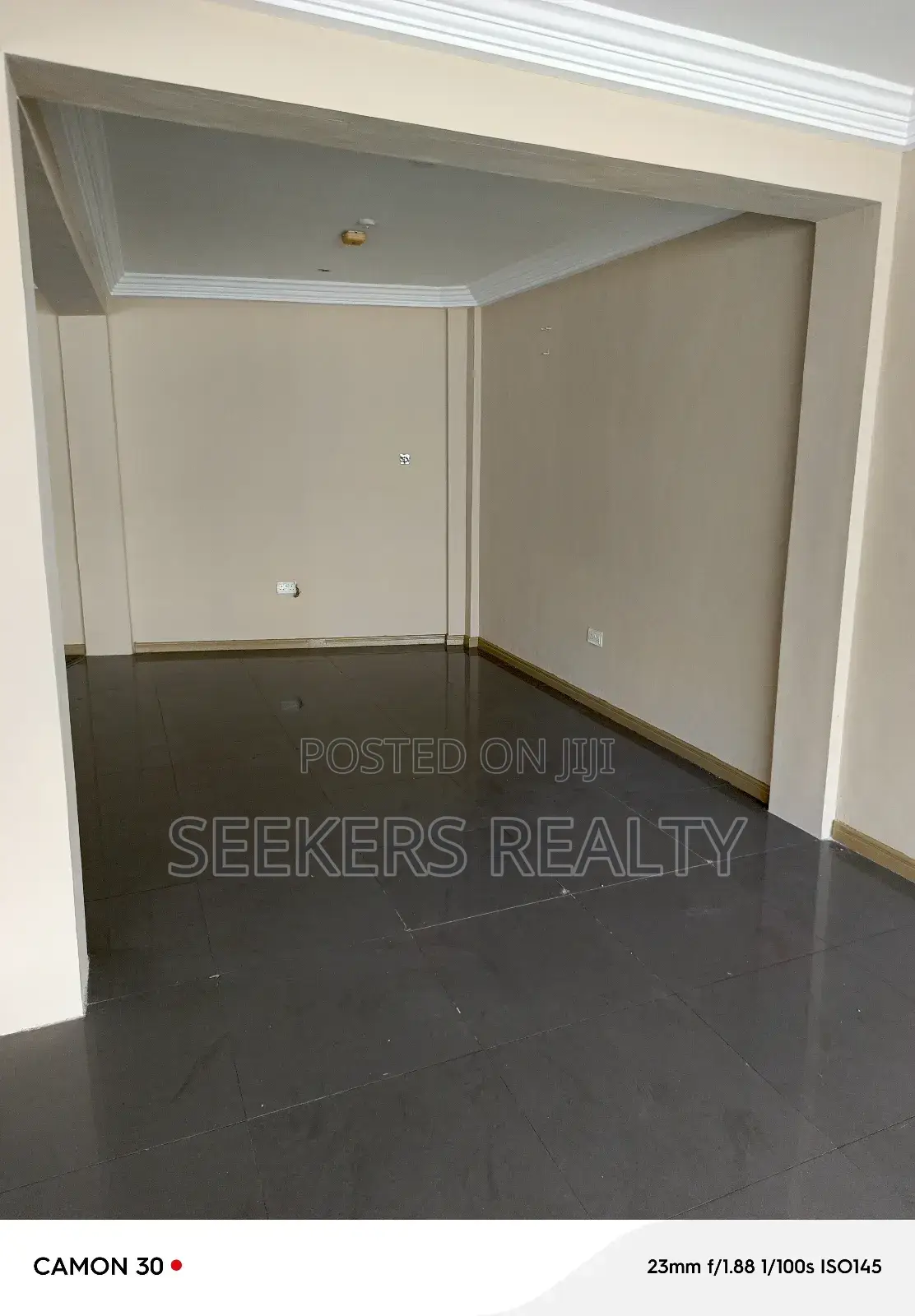 Shop For Rent At Osu Prime Area Near Oxford Street in Osu
