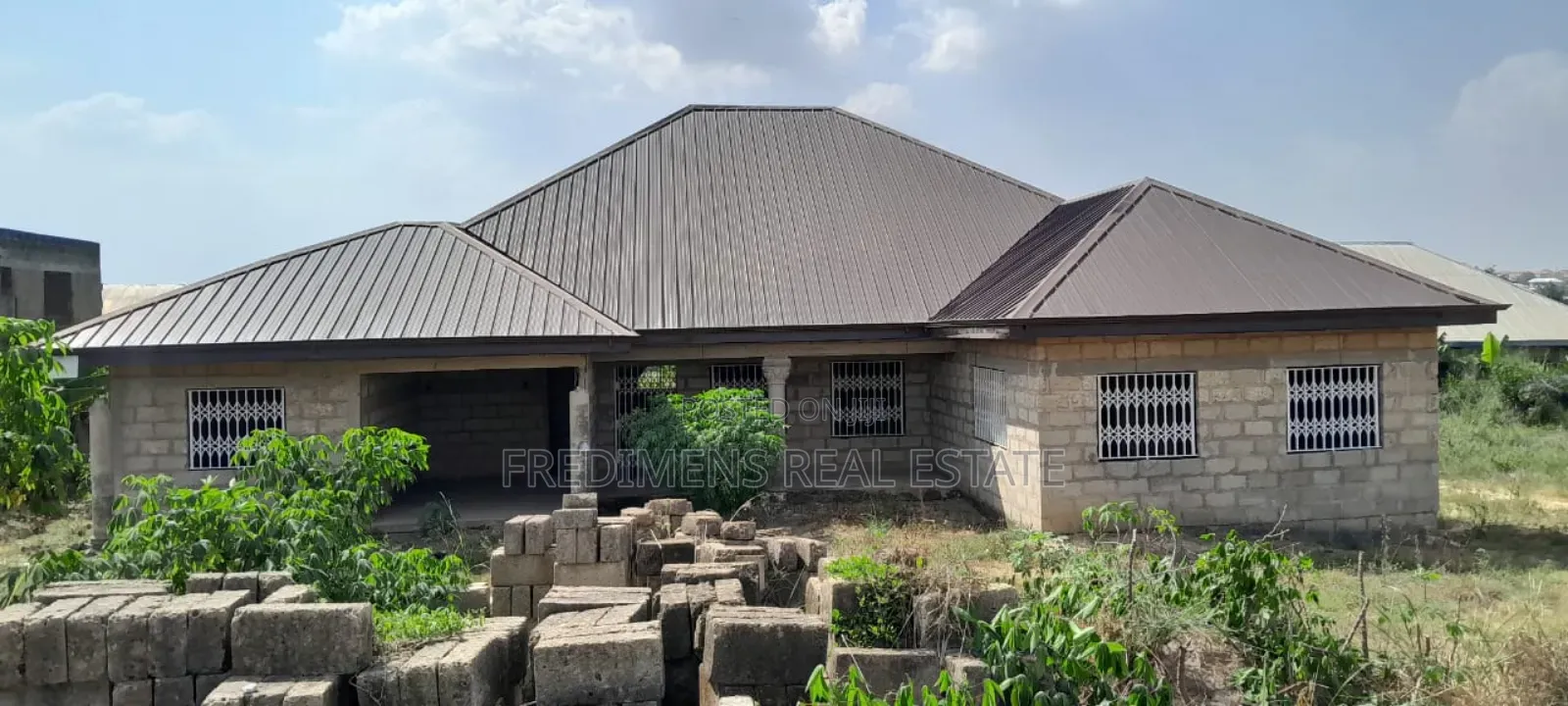 6bdrm House in Fredimens Real, Kumasi Metropolitan for sale in Kumasi Metropolitan