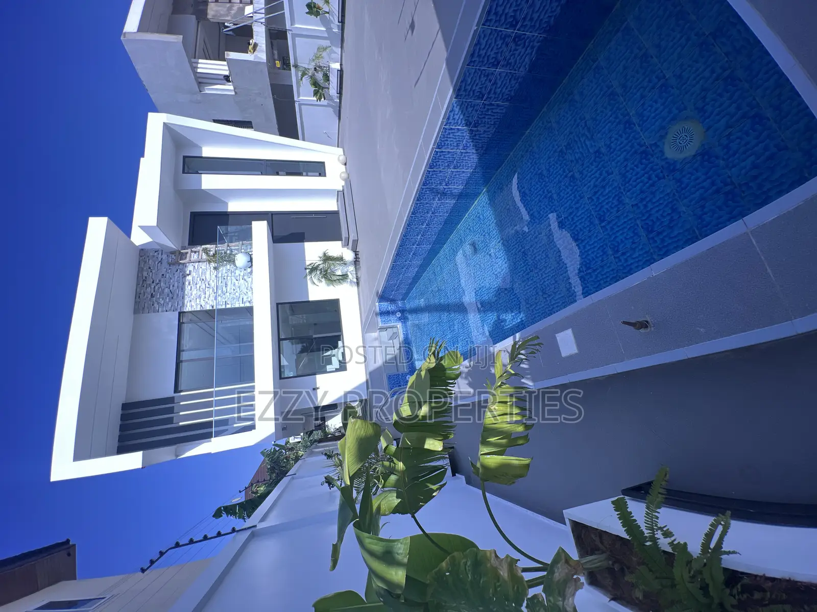 4bdrm Duplex in Botwe Little Roses for sale in Ashaley Botwe