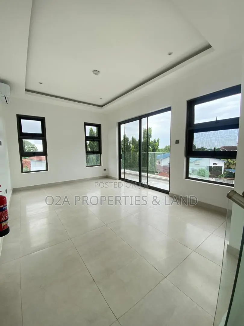 5bdrm Townhouse / Terrace in Cantonments, DVLA Area for rent in DVLA Area