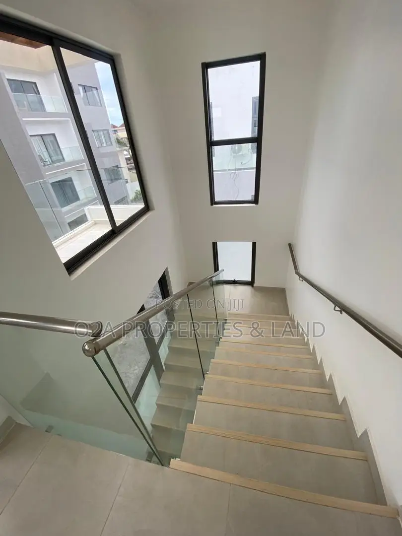 5bdrm Townhouse / Terrace in Cantonments, DVLA Area for rent in DVLA Area