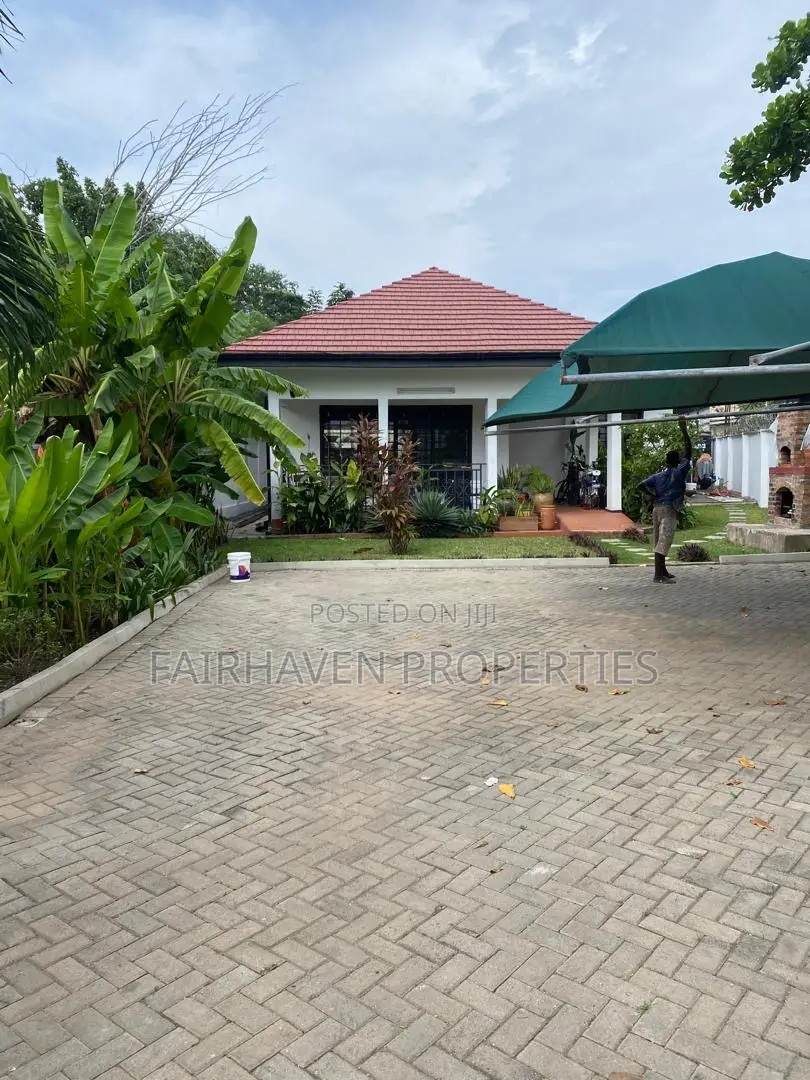 Furnished 2bdrm House in Cantonment, Cantonments for rent in Cantonments