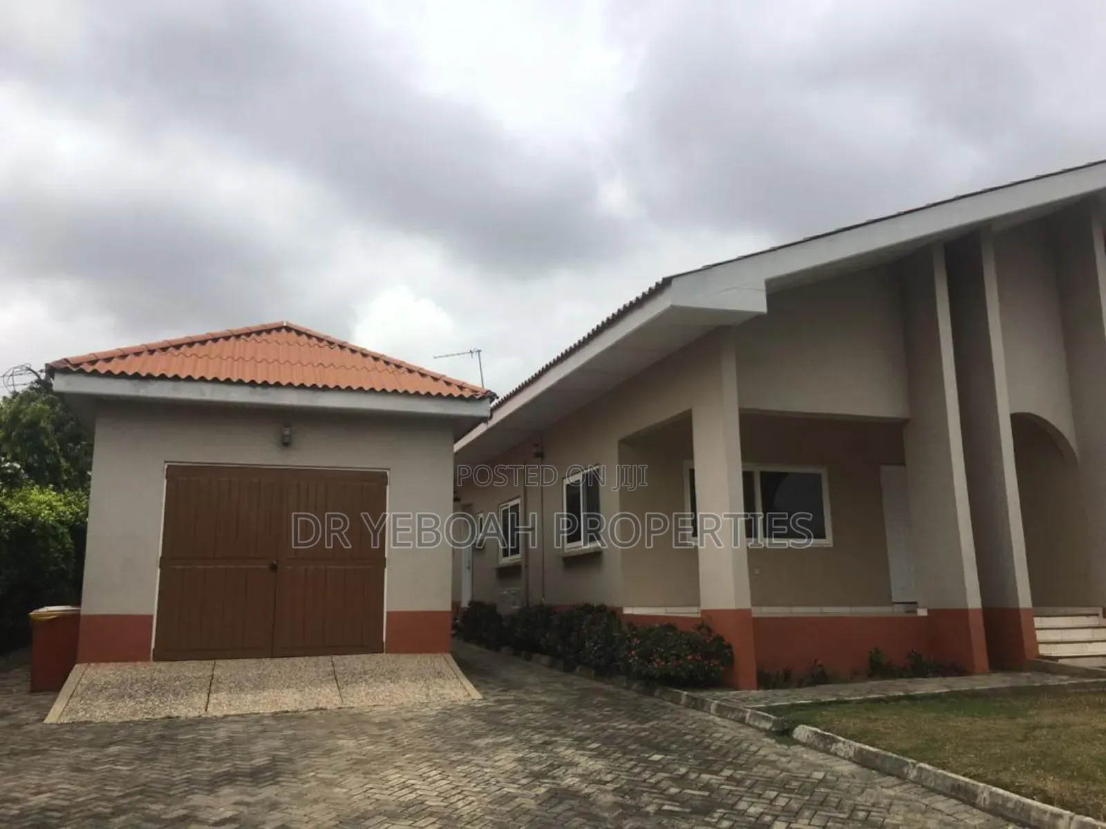 3bdrm House in Spintex Regimanuel:- for sale in Spintex