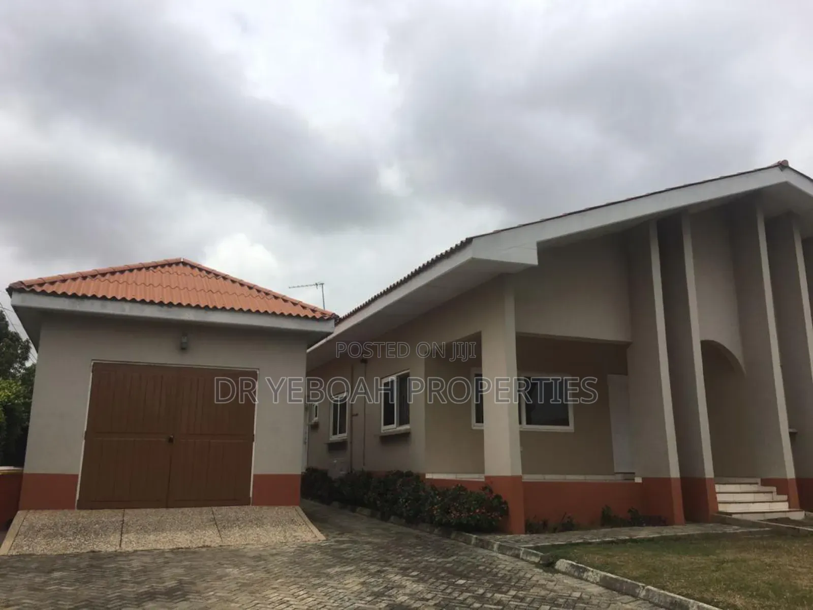 3bdrm House in Spintex Regimanuel:- for sale in Spintex
