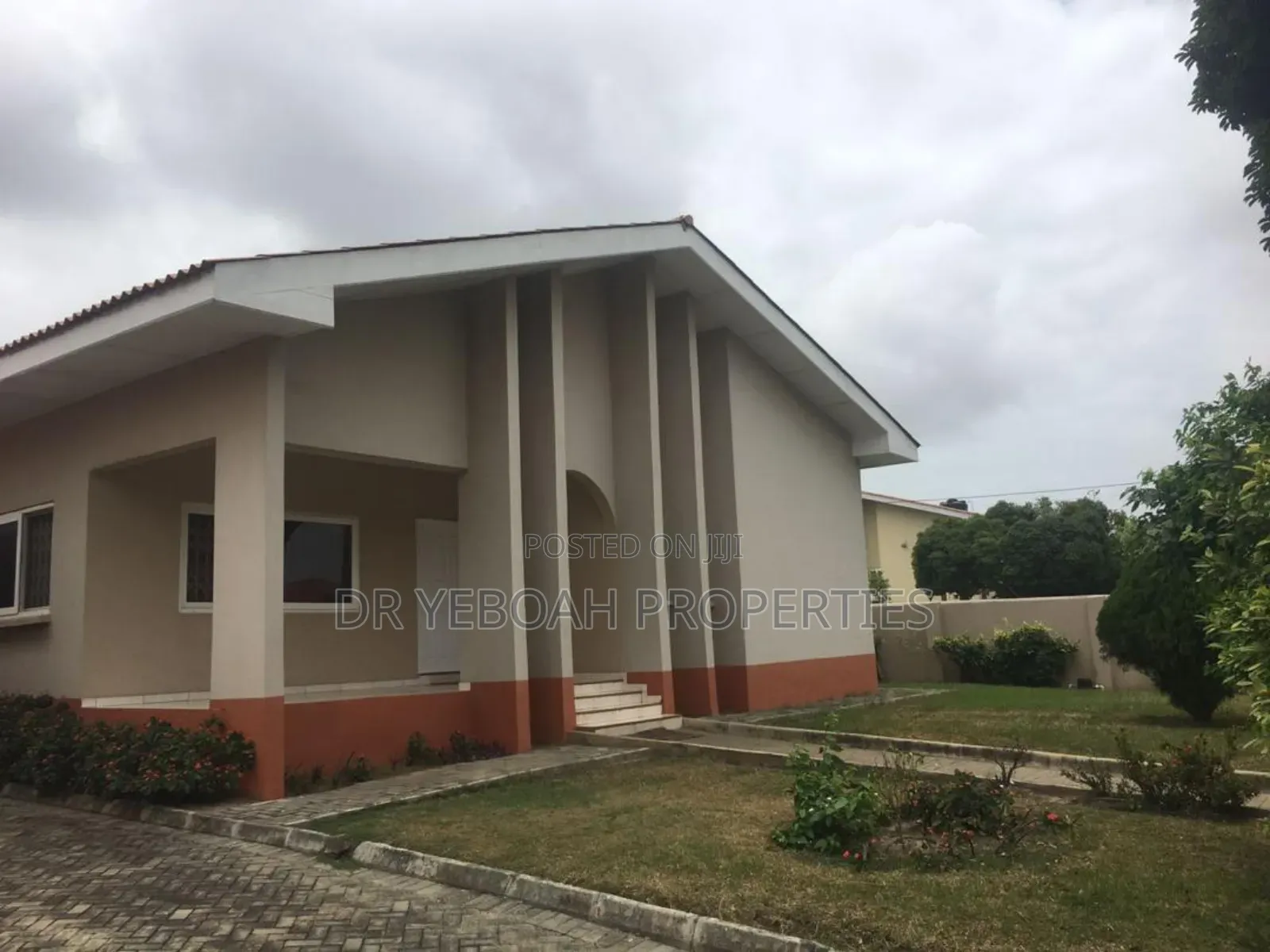 3bdrm House in Spintex Regimanuel:- for sale in Spintex