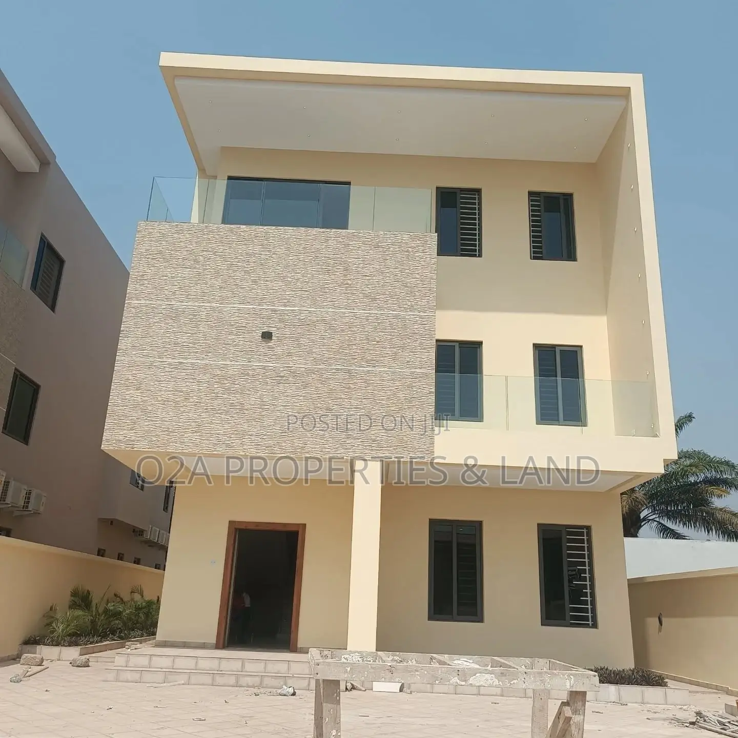 5bdrm House in East Legon, American House for sale in American House