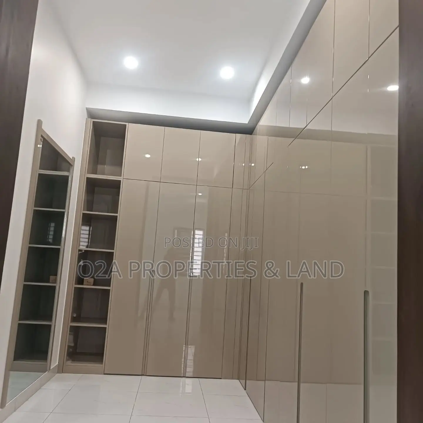 5bdrm House in East Legon, American House for sale in American House