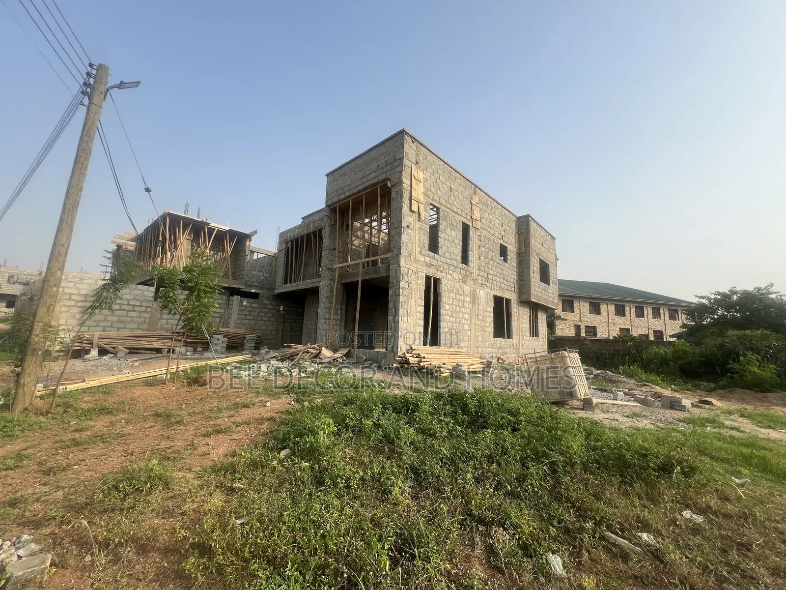4bdrm House in Bee Decor & Homes, Old Ashomang for sale in Old Ashomang