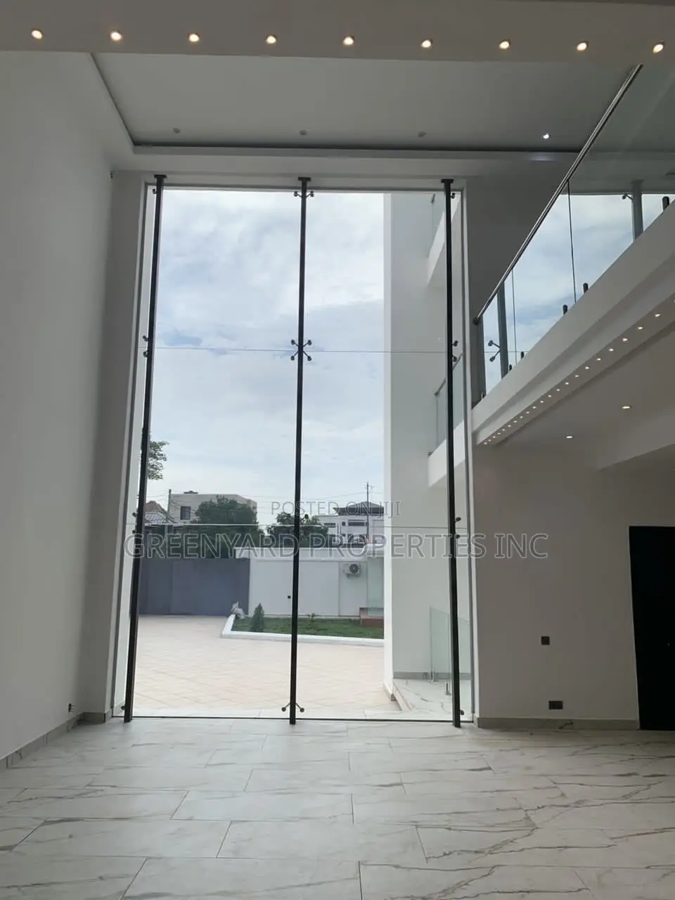 6bdrm Mansion in American House, East Legon for sale in East Legon