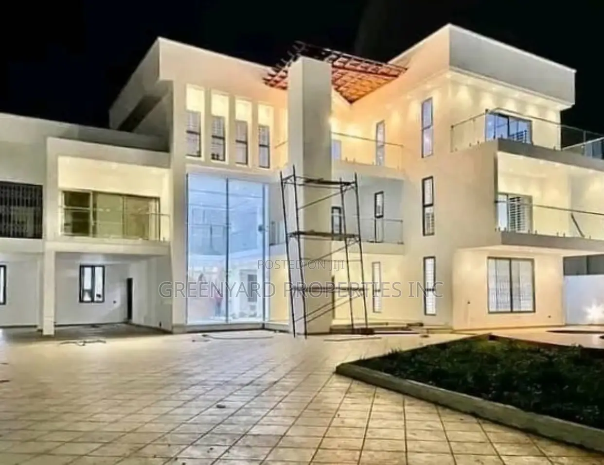 6bdrm Mansion in American House, East Legon for sale in East Legon