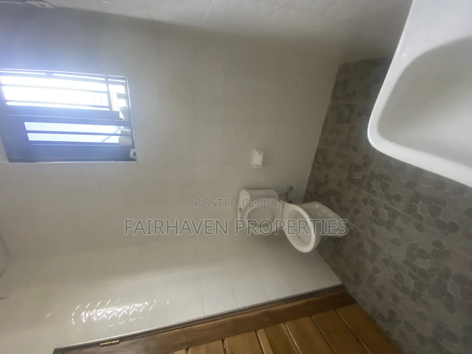 3bdrm Apartment in Tseaddo, Airport Residential Area for rent in Airport Residential Area