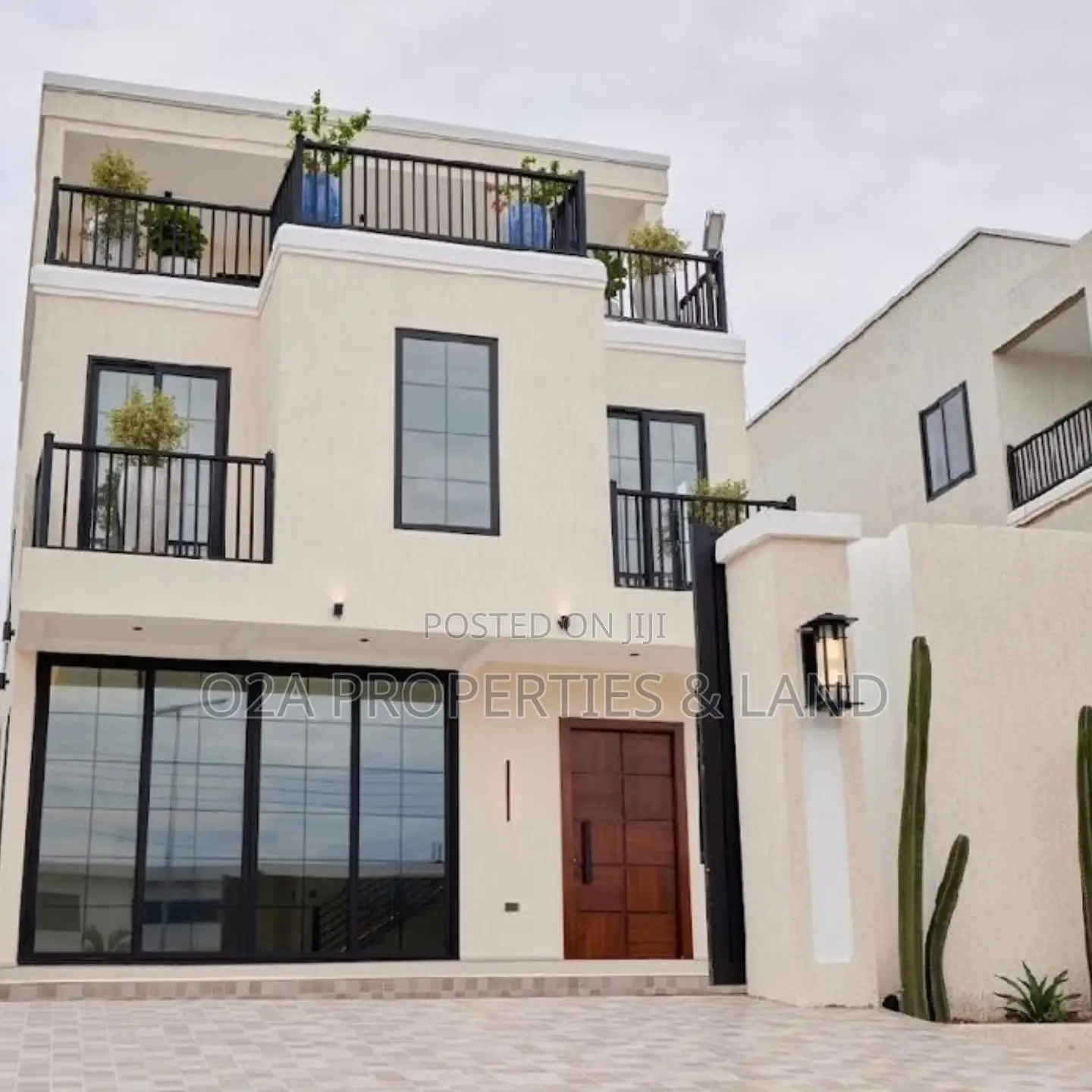 4bdrm House in East Airport for sale in Airport Residential Area