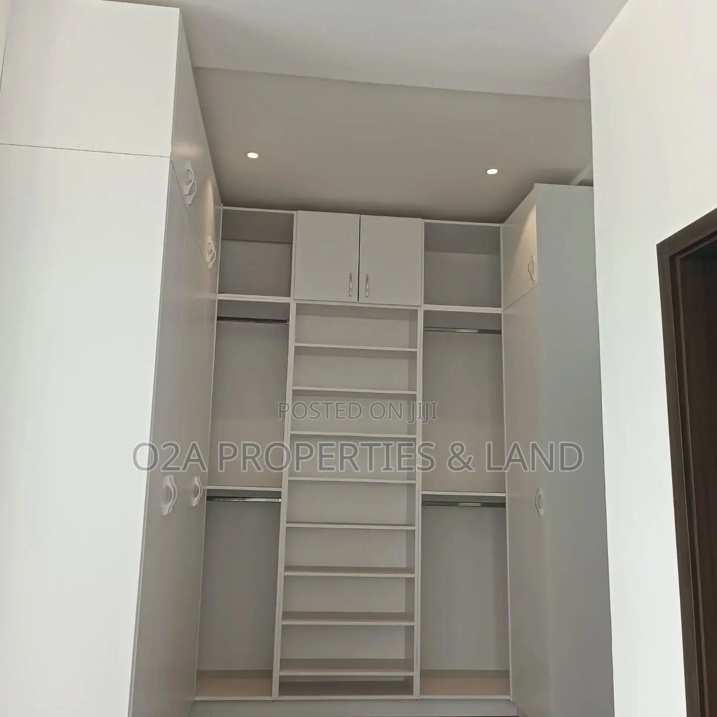 5bdrm House in Adenta, Barrier for sale in Barrier