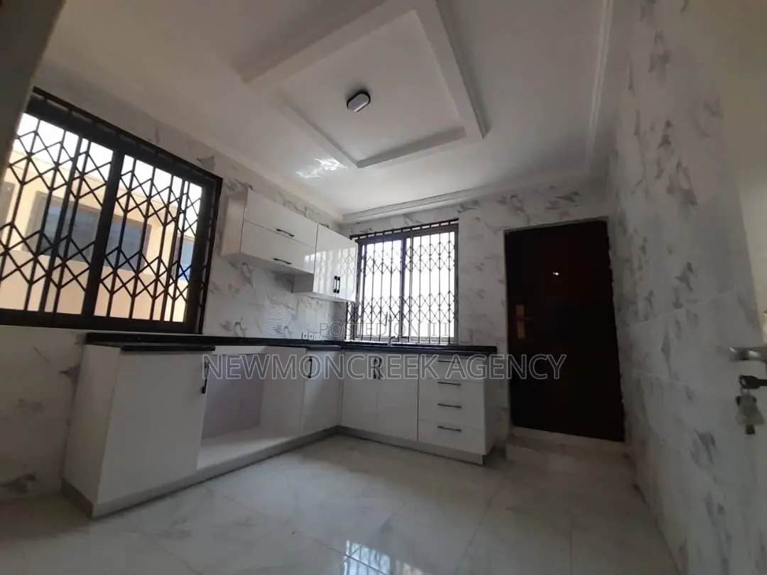 3bdrm Duplex in Gated Estate, Oyarifa for rent in Oyarifa
