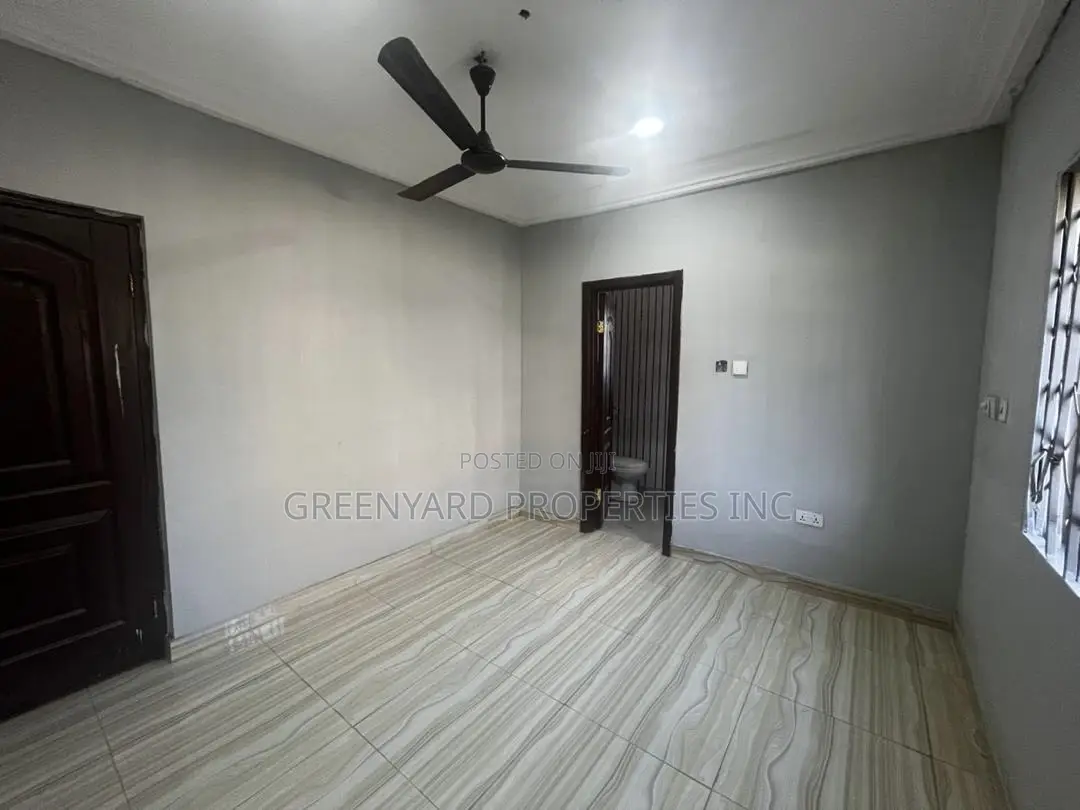 3bdrm House in Amrahia, Adenta for sale in Adenta