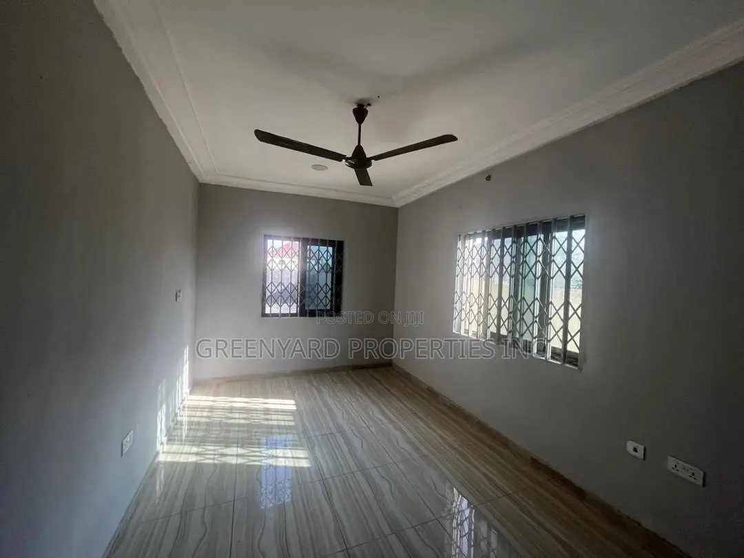 3bdrm House in Amrahia, Adenta for sale in Adenta