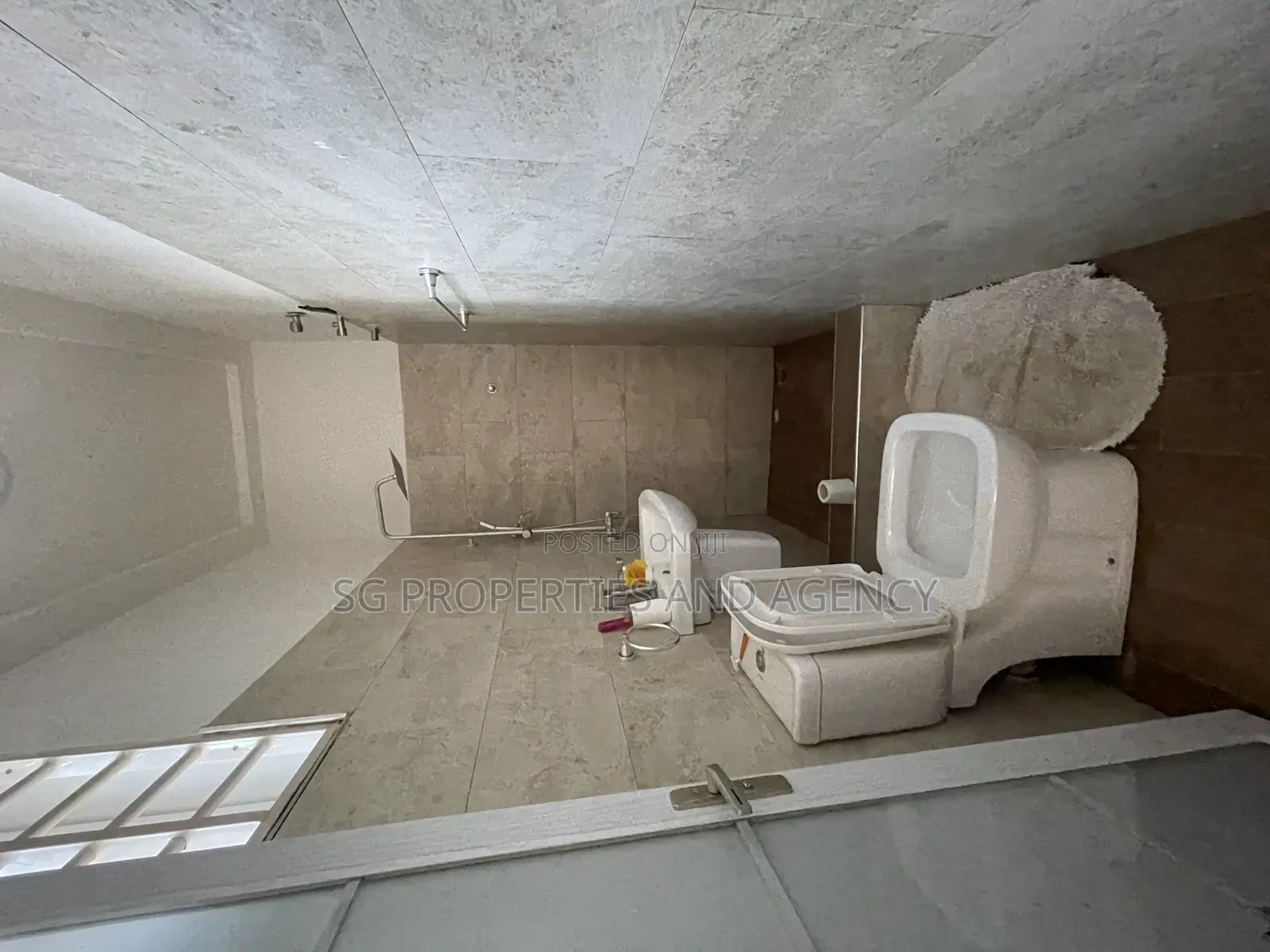 2bdrm Townhouse / Terrace in Tseaddo, Airport Residential Area in Airport Residential Area