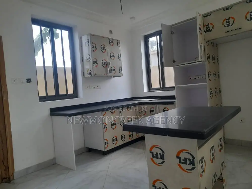 3bdrm Duplex in Botwe,Melcom Rd., Accra Metropolitan for sale in Accra Metropolitan