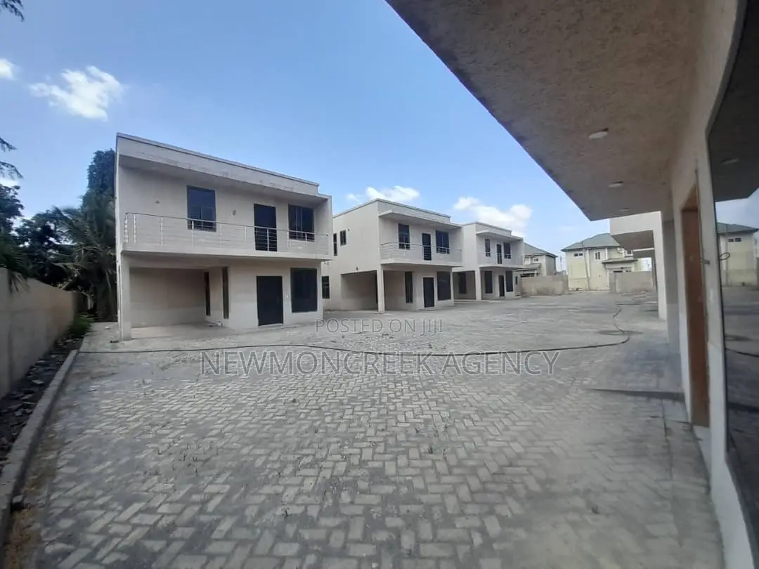 3bdrm Duplex in Botwe,Melcom Rd., Accra Metropolitan for sale in Accra Metropolitan