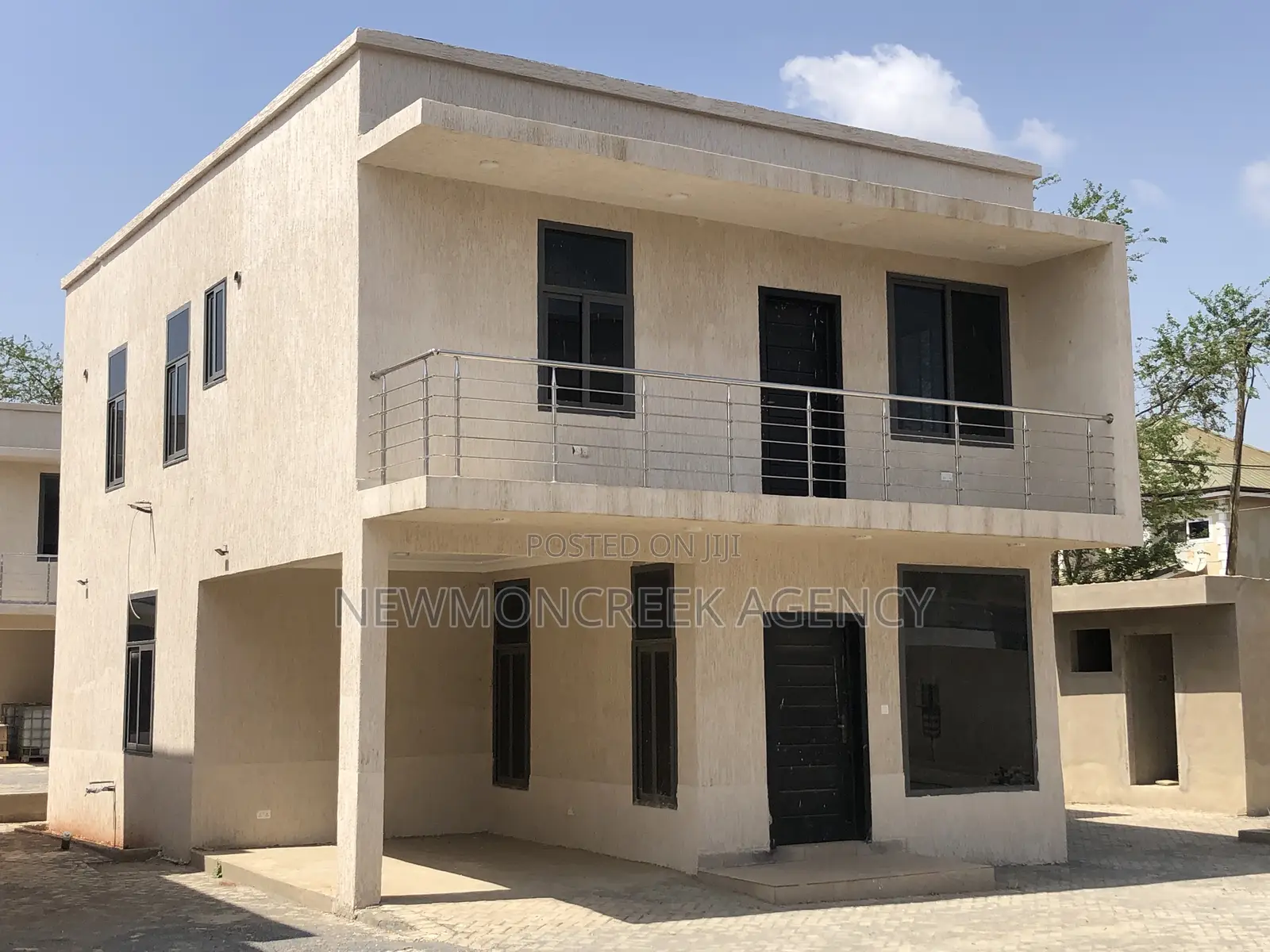 3bdrm Duplex in Botwe,Melcom Rd., Accra Metropolitan for sale in Accra Metropolitan