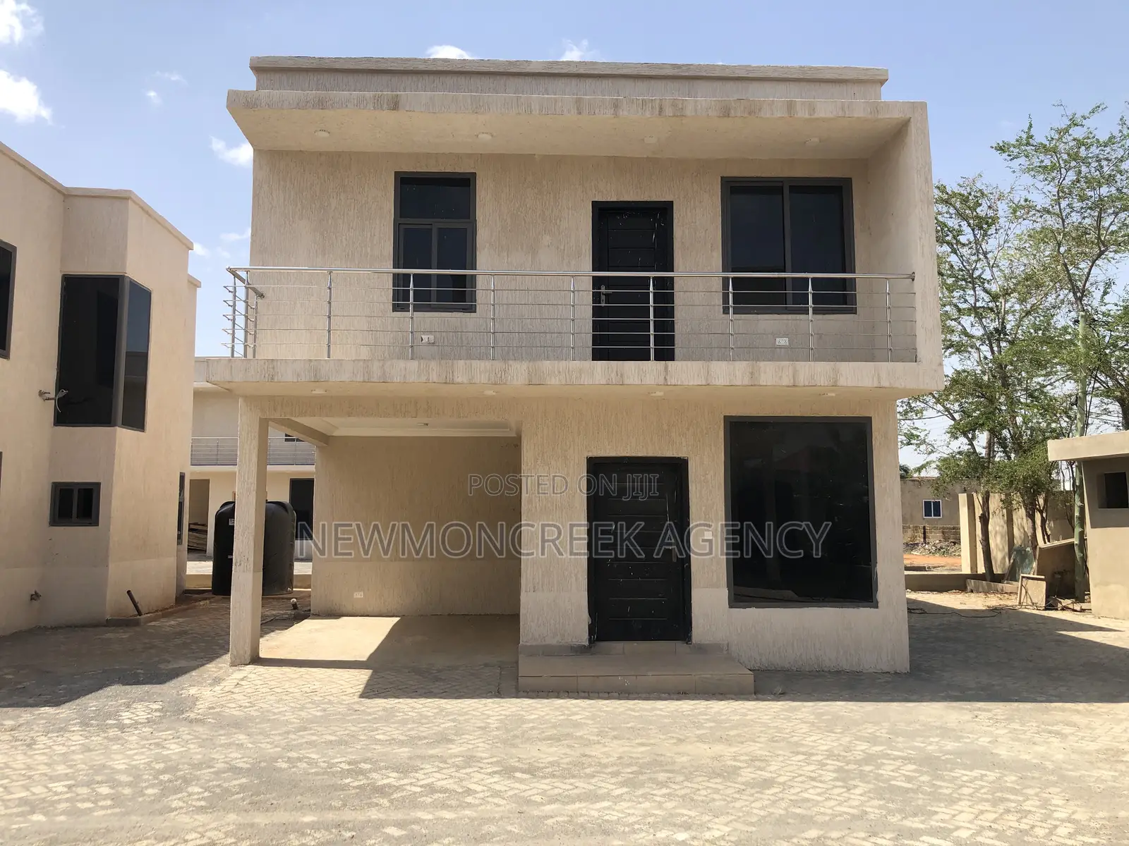 3bdrm Duplex in Botwe,Melcom Rd., Accra Metropolitan for sale in Accra Metropolitan