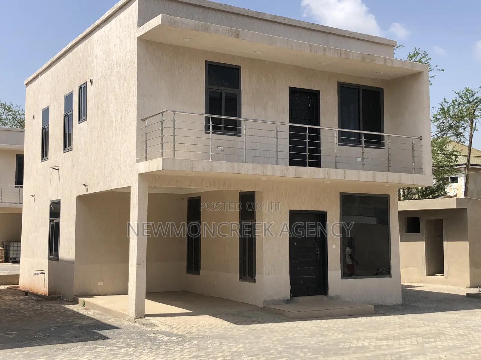 3bdrm Duplex in Botwe,Melcom Rd., Accra Metropolitan for sale in Accra Metropolitan
