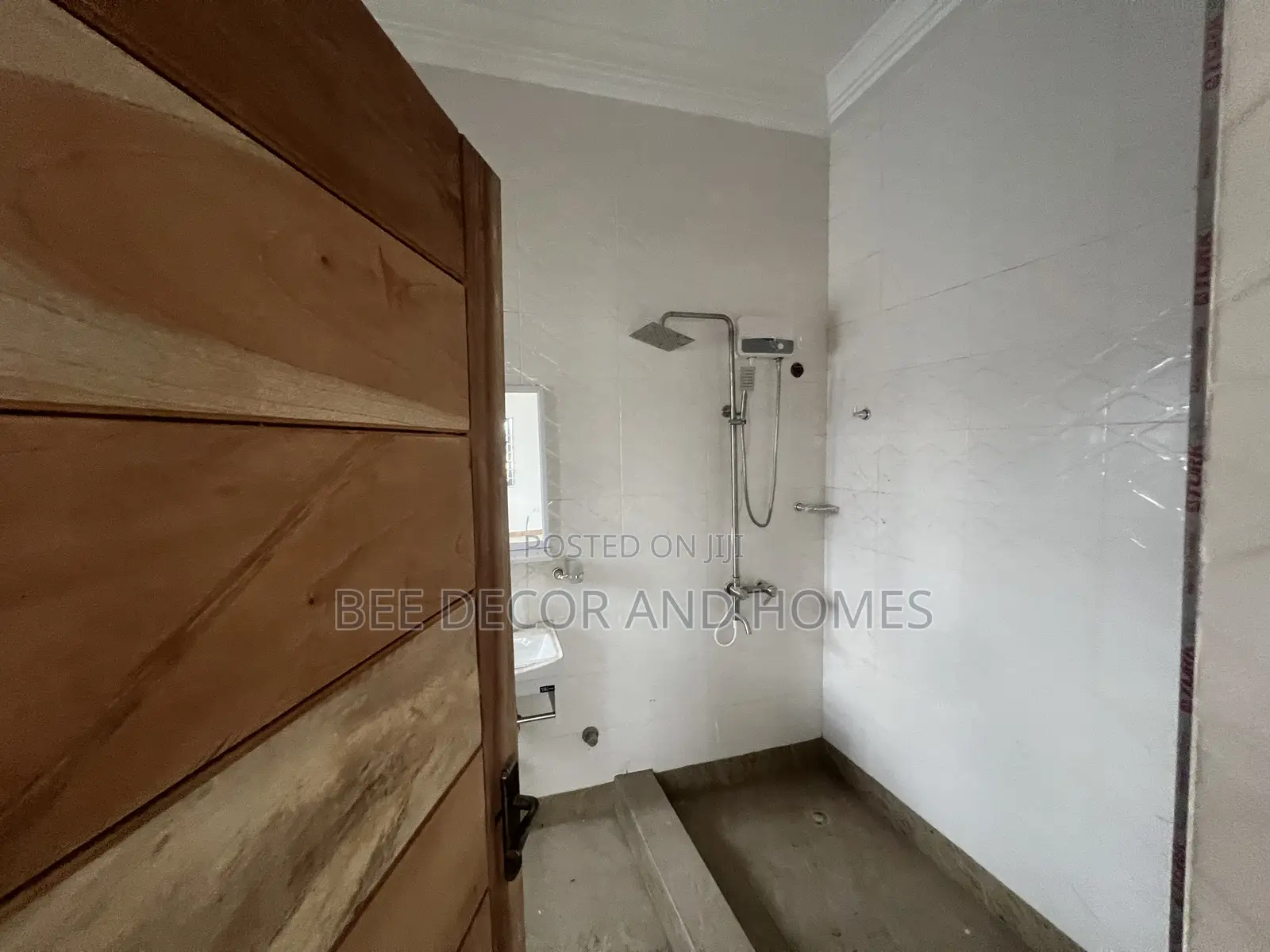 3bdrm House in Bee Decor & Homes, Old Ashomang for rent in Old Ashomang