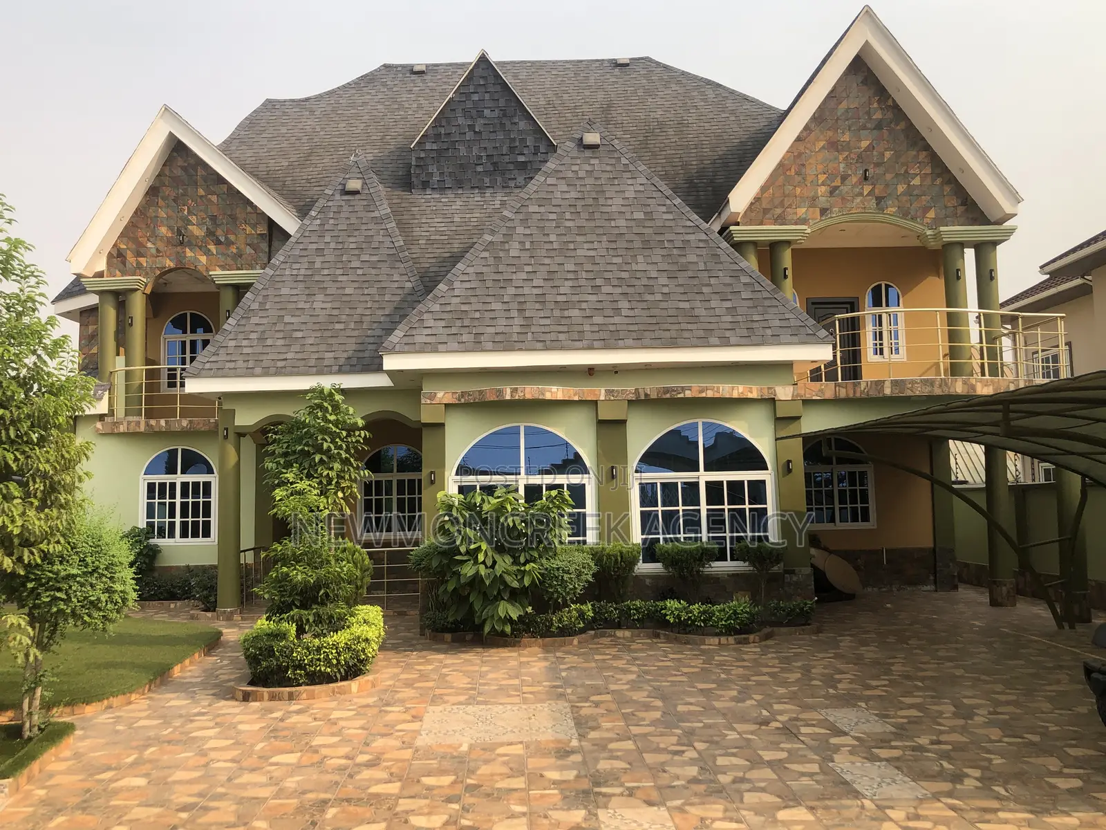 5bdrm Duplex in Oyarifa Estate, Accra Metropolitan for sale in Accra Metropolitan