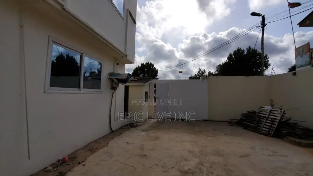 8bdrm Apartment in Labone for rent in Labone