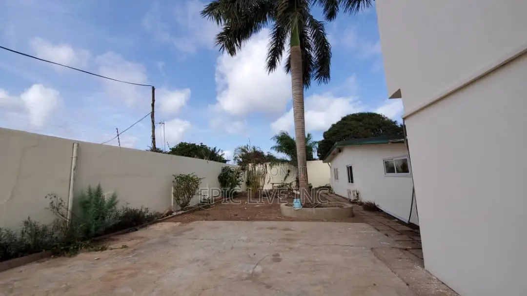 8bdrm Apartment in Labone for rent in Labone