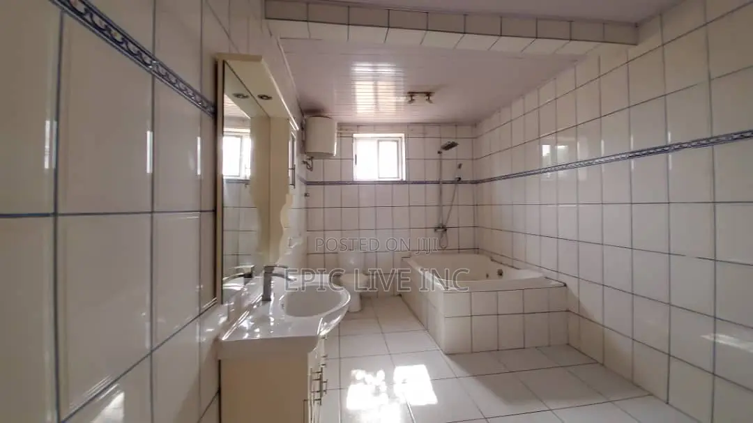 8bdrm Apartment in Labone for rent in Labone