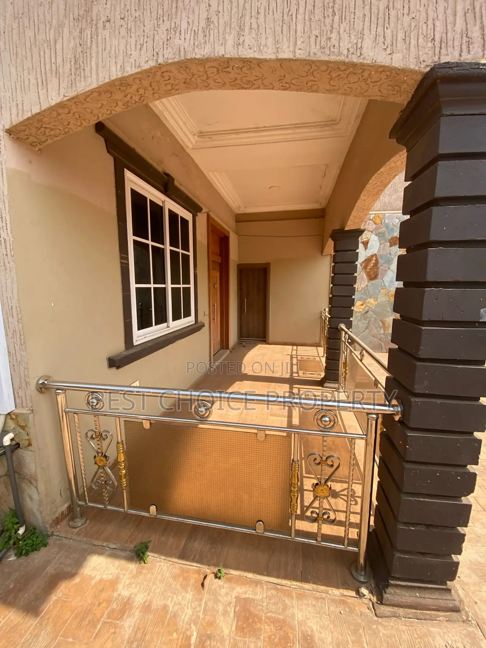 5bdrm Apartment in Adenta Frafraha for rent in Adenta