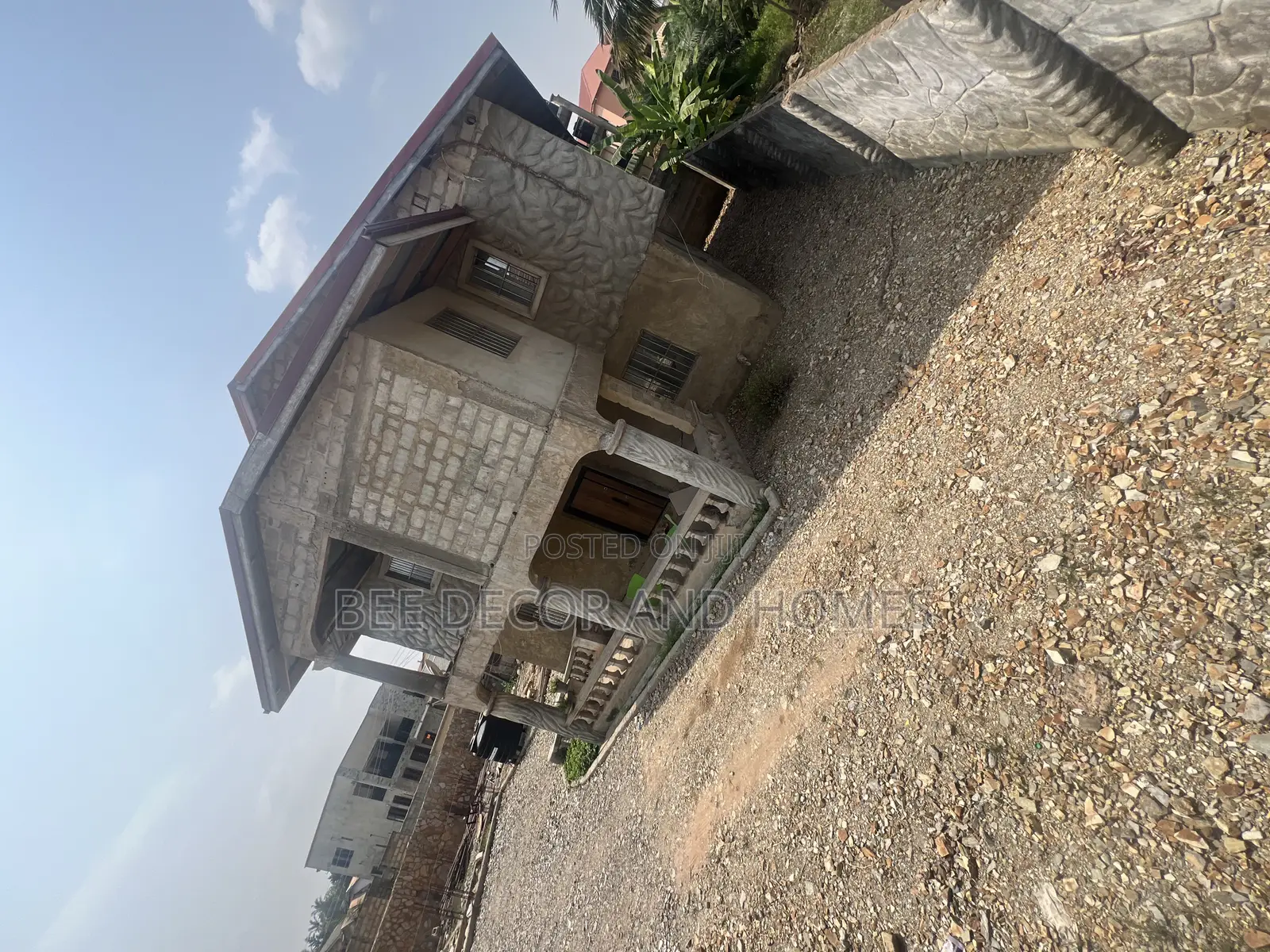 4bdrm House in Bee Decor & Homes, Old Ashomang for sale in Old Ashomang