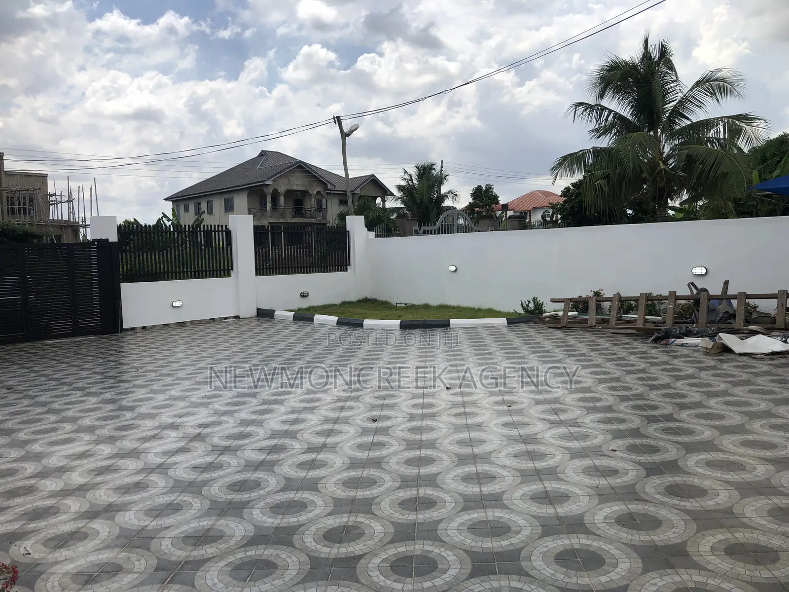 4bdrm Duplex in Adenta,Malejor, Accra Metropolitan for sale in Accra Metropolitan