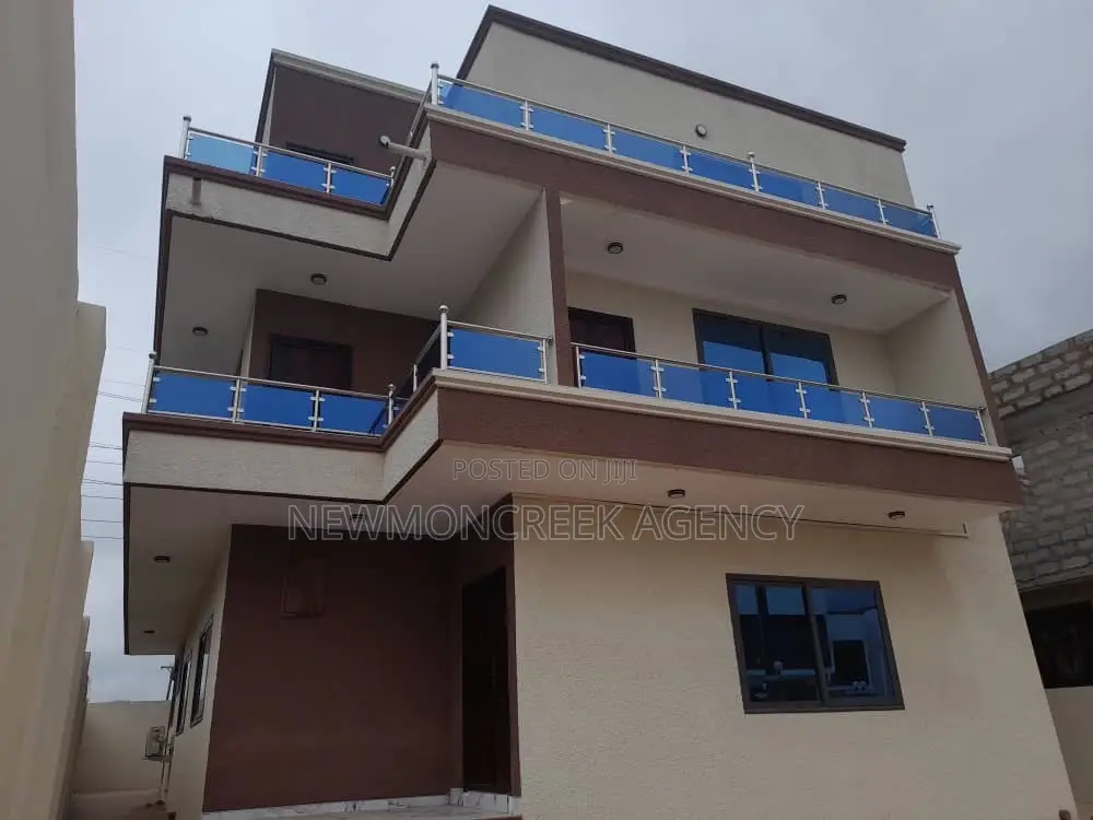 4bdrm Duplex in Gated Estate,Oyarifa, Accra Metropolitan for sale in Accra Metropolitan
