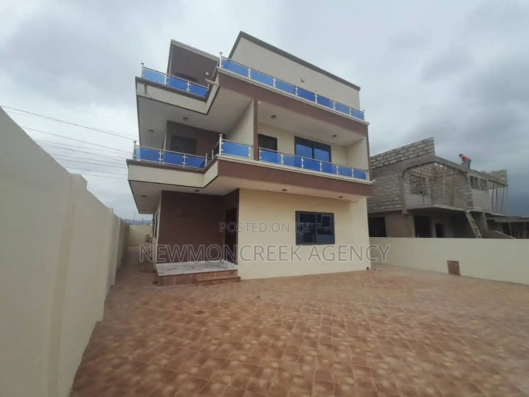 4bdrm Duplex in Gated Estate,Oyarifa, Accra Metropolitan for sale in Accra Metropolitan