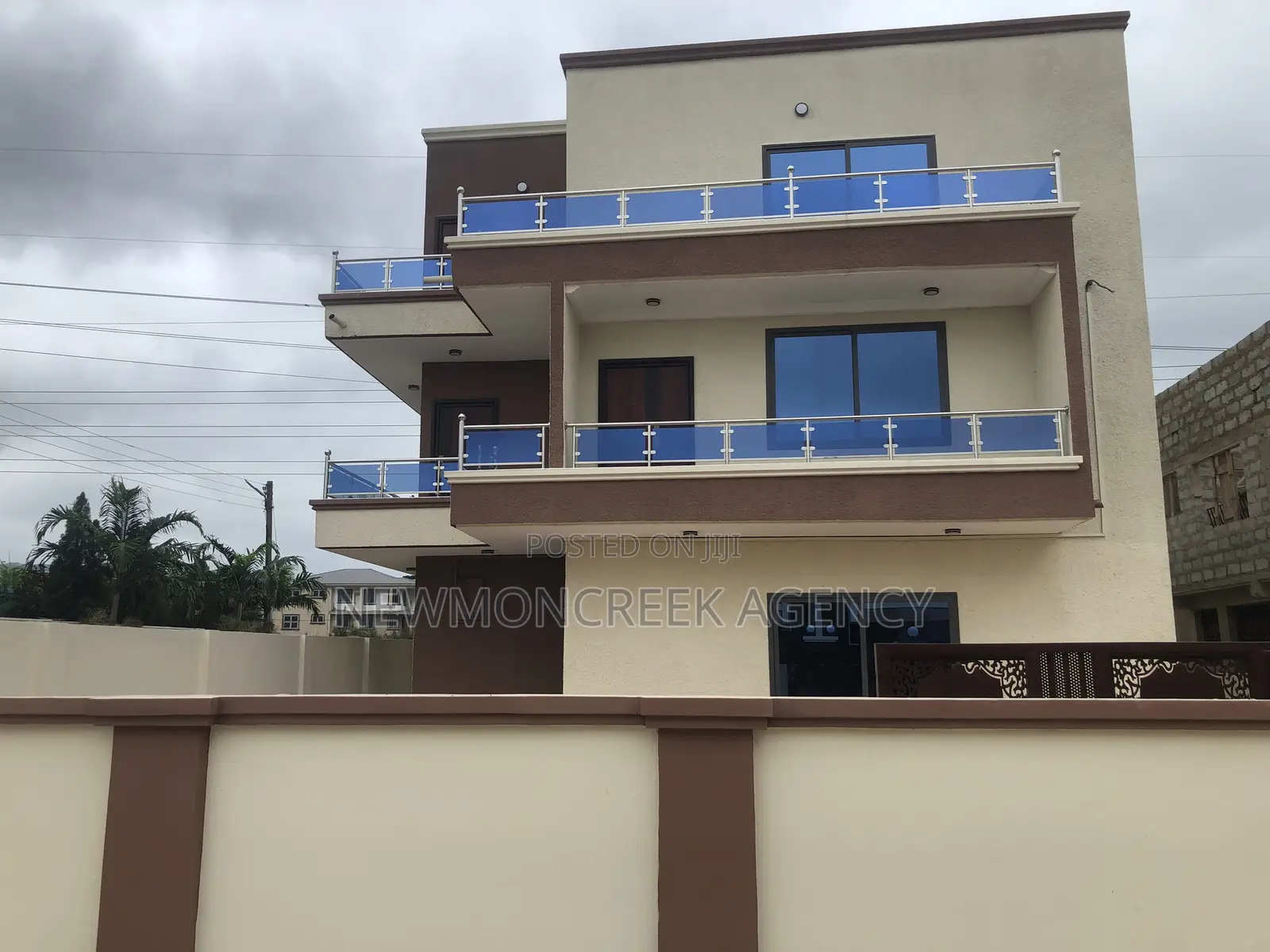 4bdrm Duplex in Gated Estate,Oyarifa, Accra Metropolitan for sale in Accra Metropolitan