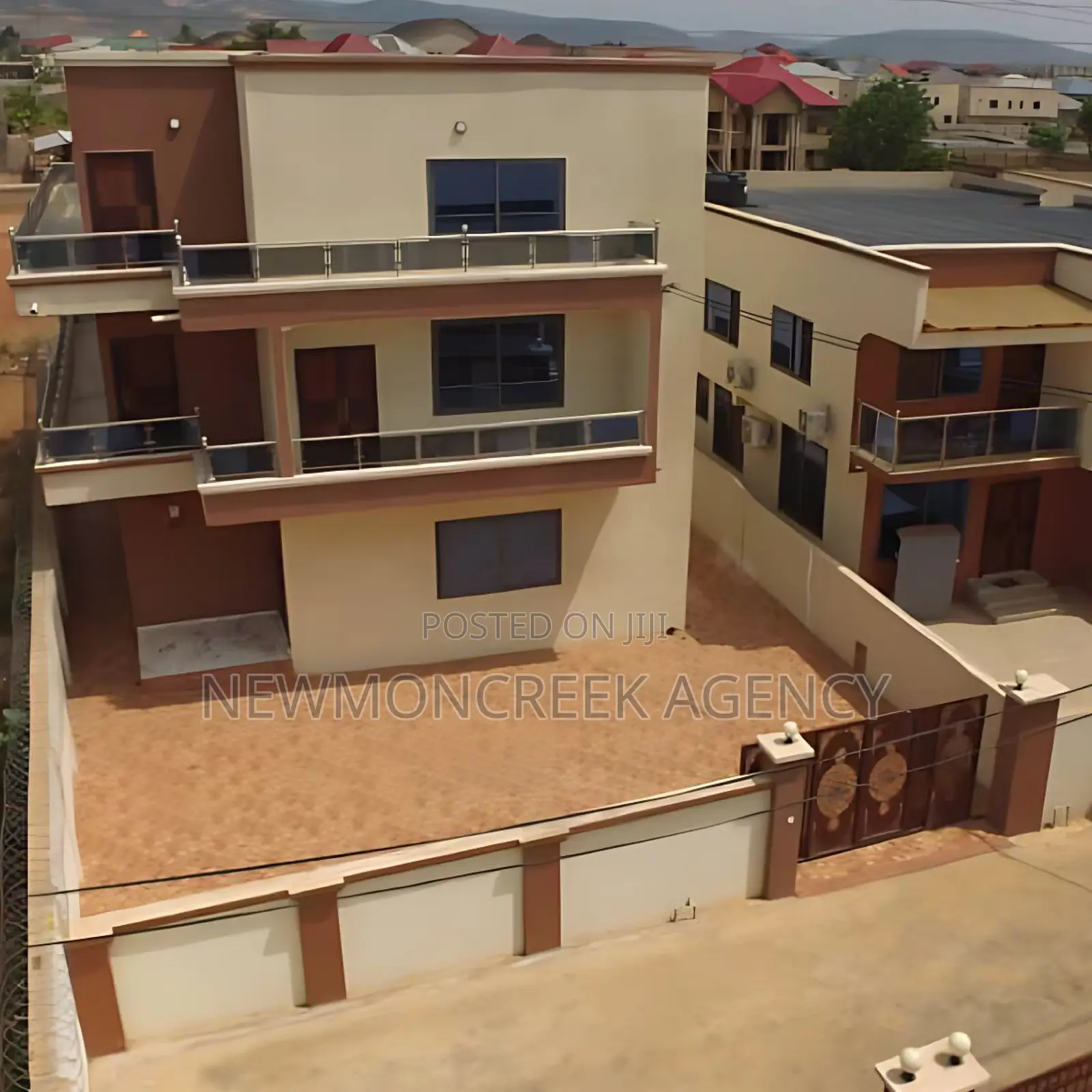 4bdrm Duplex in Gated Estate,Oyarifa, Accra Metropolitan for sale in Accra Metropolitan