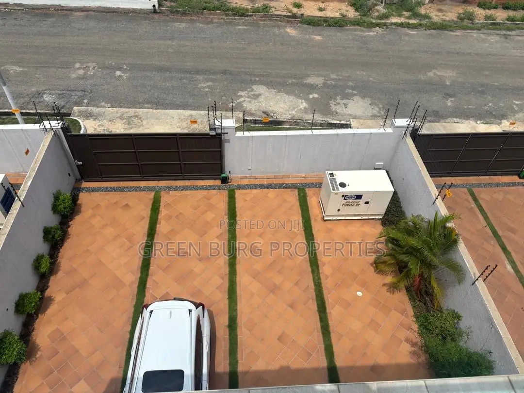 5bdrm House in East Legon for rent in East Legon
