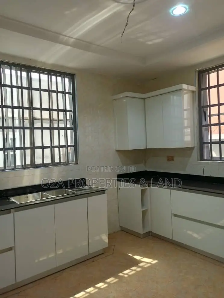 4bdrm House in Kumasi Kwadaso for sale in Kumasi Metropolitan