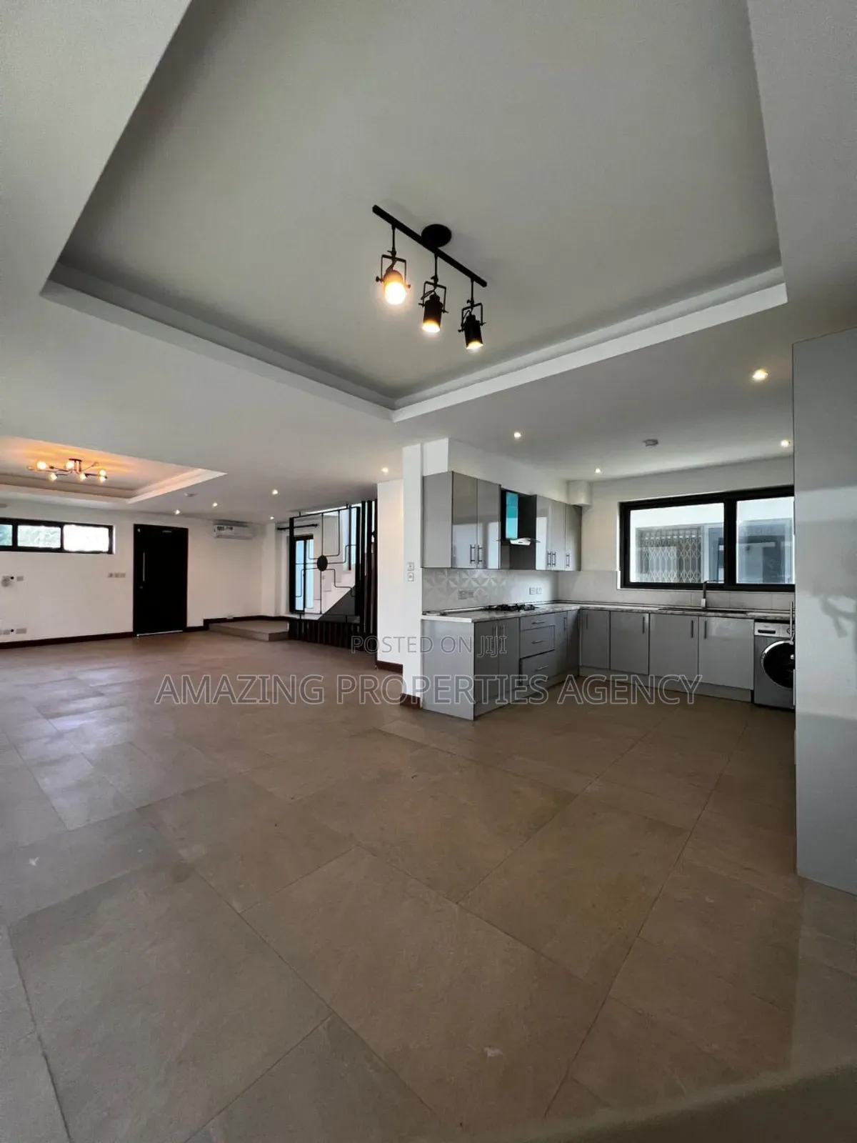 4bdrm Townhouse/Terrace in Abelemkpe for sale in Abelemkpe