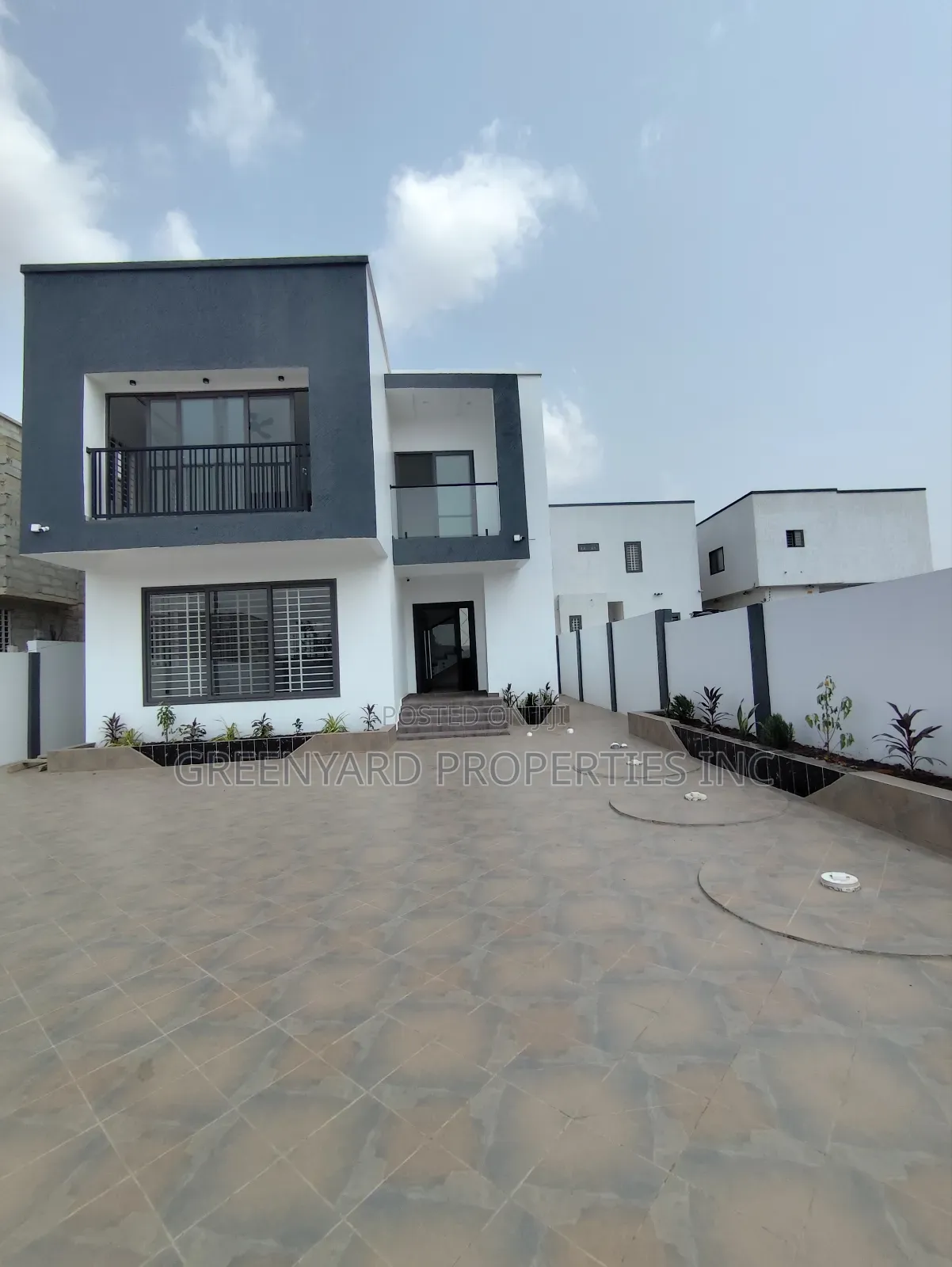 4bdrm Duplex in Ogbojo, East Legon for sale in East Legon