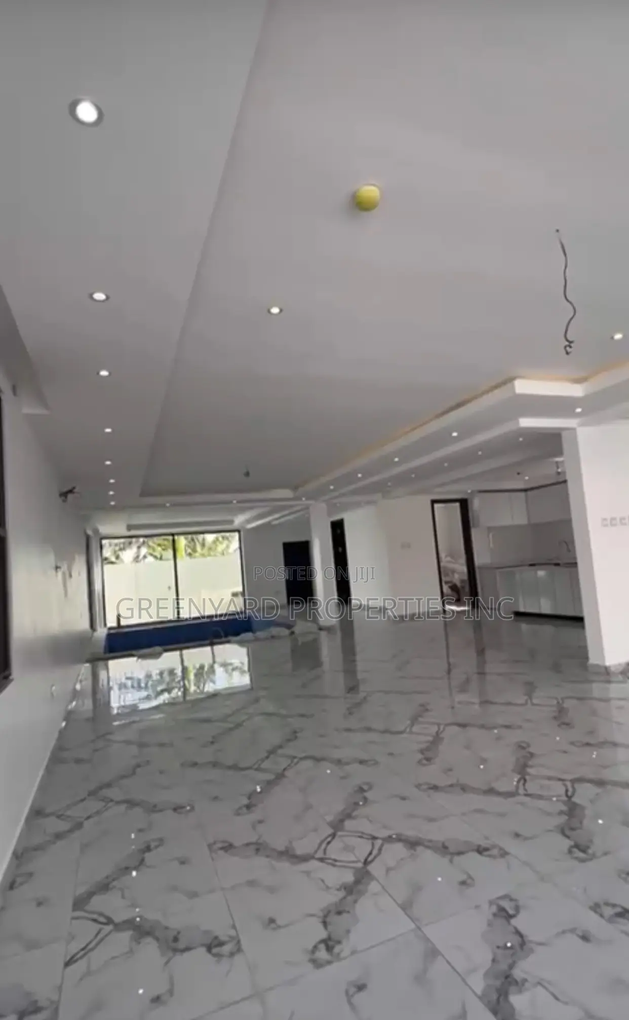 4bdrm Duplex in American House, East Legon for sale in East Legon