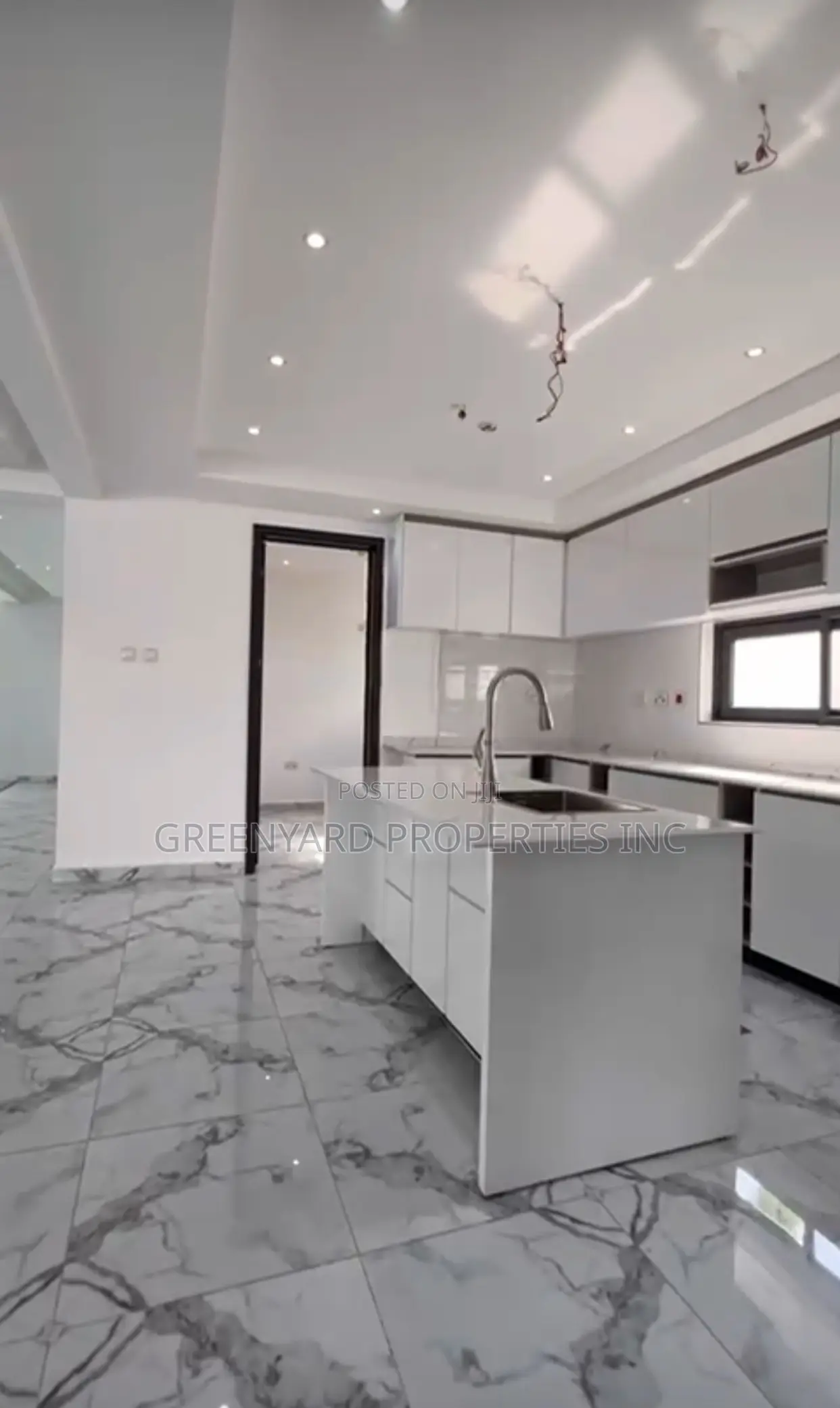 4bdrm Duplex in American House, East Legon for sale in East Legon