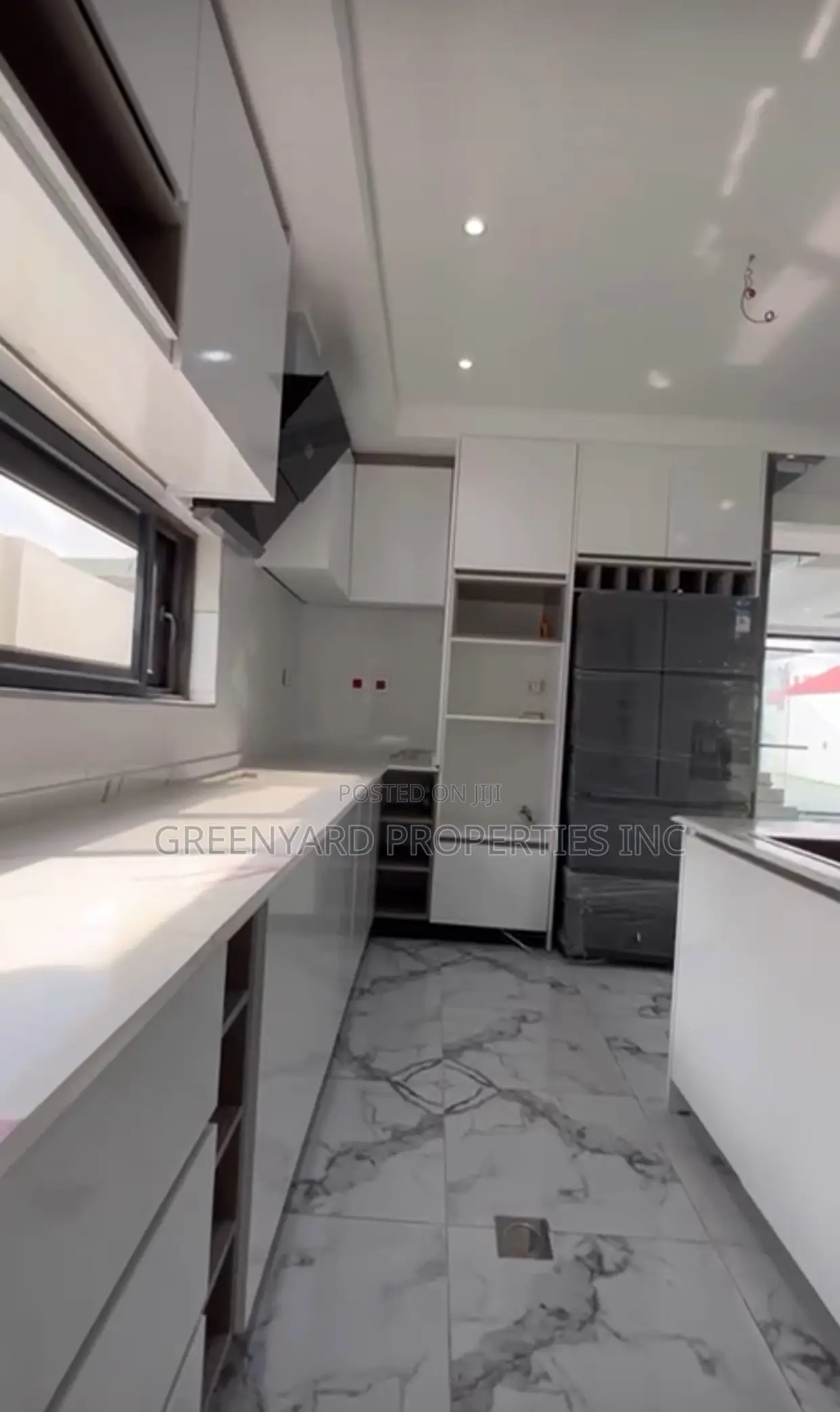 4bdrm Duplex in American House, East Legon for sale in East Legon