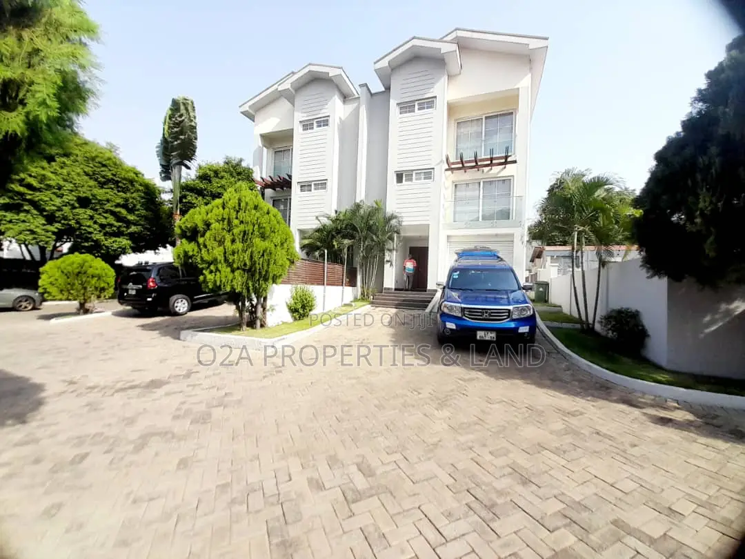 Furnished 4bdrm Townhouse/Terrace in Airport Residential for sale in Airport Residential Area